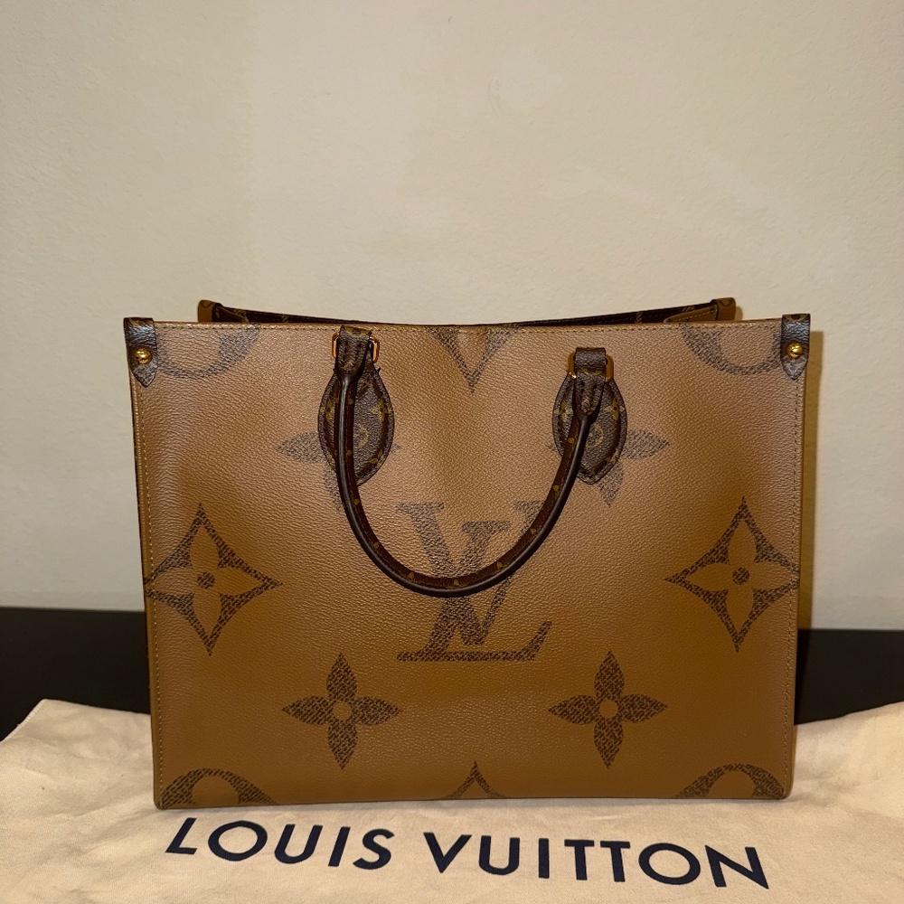 Louis Vuitton Reverse Monogram Giant Onthego MM